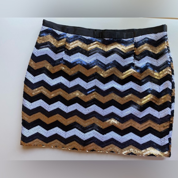 PINK MARTINI Black White & Gold Sequinned Skirt in Size Medium NWT - Picture 3 of 10
